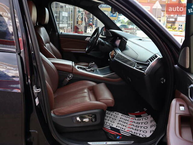 Черный БМВ X7, объемом двигателя 3 л и пробегом 115 тыс. км за 77900 $, фото 54 на Automoto.ua