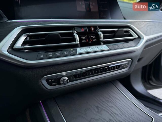 Черный БМВ X7, объемом двигателя 3 л и пробегом 59 тыс. км за 74900 $, фото 29 на Automoto.ua