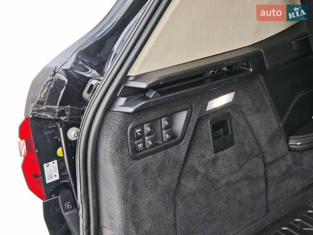 Чорний БМВ X7, об'ємом двигуна 3 л та пробігом 192 тис. км за 54700 $, фото 38 на Automoto.ua