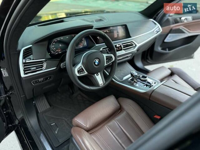 Черный БМВ X7, объемом двигателя 3 л и пробегом 59 тыс. км за 74900 $, фото 22 на Automoto.ua