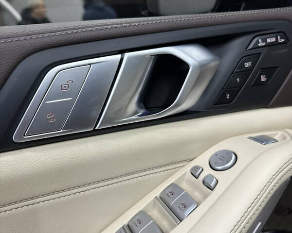 Чорний БМВ X7, об'ємом двигуна 3 л та пробігом 148 тис. км за 53900 $, фото 22 на Automoto.ua