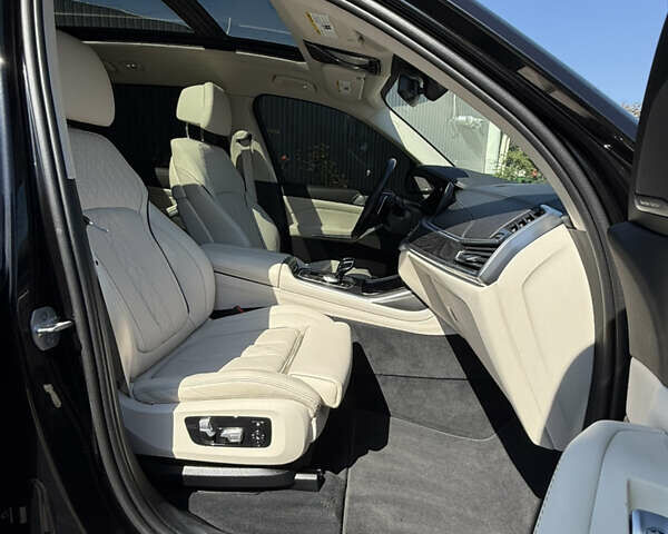Черный БМВ X7, объемом двигателя 3 л и пробегом 180 тыс. км за 56000 $, фото 20 на Automoto.ua