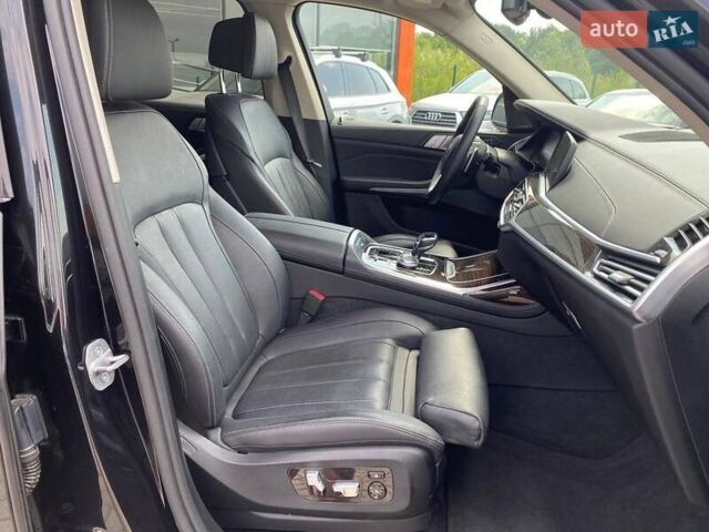 Черный БМВ X7, объемом двигателя 3 л и пробегом 37 тыс. км за 57900 $, фото 32 на Automoto.ua
