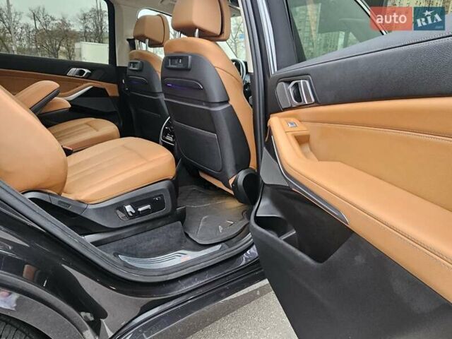 Чорний БМВ X7, об'ємом двигуна 0 л та пробігом 185 тис. км за 49500 $, фото 22 на Automoto.ua