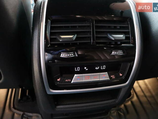 Черный БМВ X7, объемом двигателя 3 л и пробегом 115 тыс. км за 77900 $, фото 41 на Automoto.ua