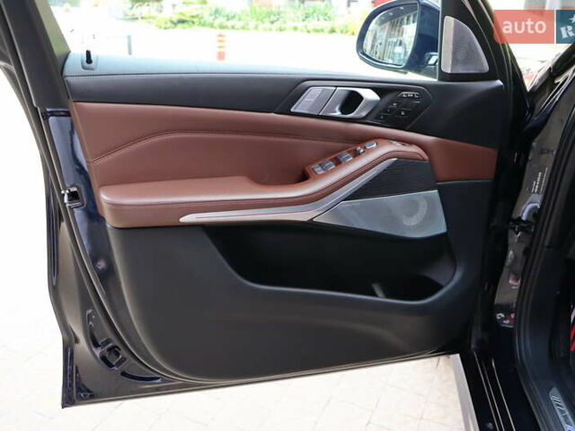 Черный БМВ X7, объемом двигателя 3 л и пробегом 115 тыс. км за 77900 $, фото 11 на Automoto.ua