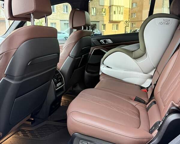 Черный БМВ X7, объемом двигателя 4.39 л и пробегом 123 тыс. км за 69000 $, фото 9 на Automoto.ua