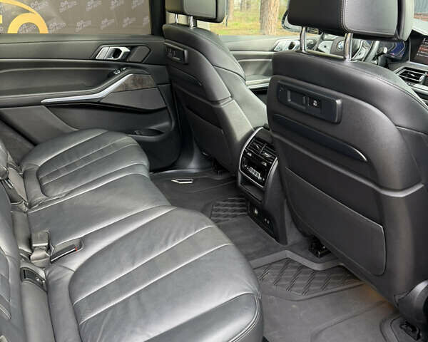 Черный БМВ X7, объемом двигателя 3 л и пробегом 187 тыс. км за 53000 $, фото 13 на Automoto.ua