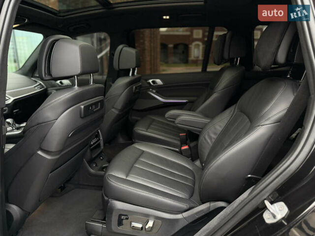 Черный БМВ X7, объемом двигателя 3 л и пробегом 115 тыс. км за 58000 $, фото 33 на Automoto.ua