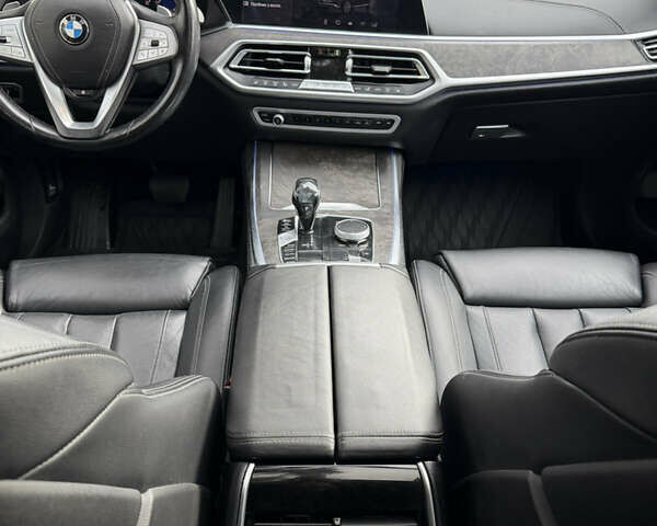 Черный БМВ X7, объемом двигателя 3 л и пробегом 187 тыс. км за 53000 $, фото 4 на Automoto.ua