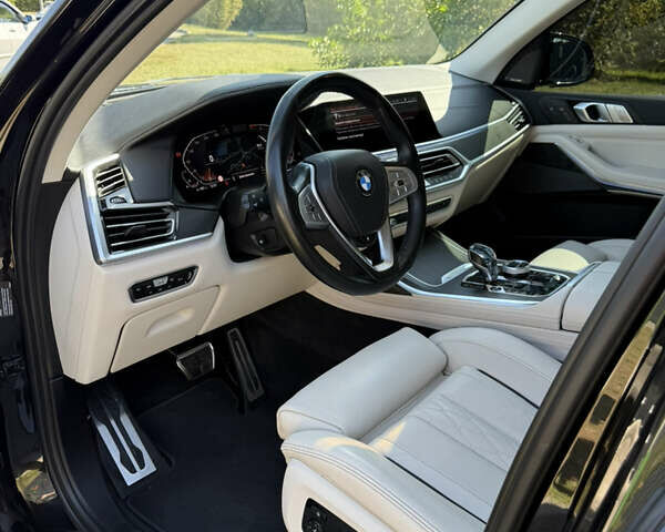 Черный БМВ X7, объемом двигателя 3 л и пробегом 180 тыс. км за 56000 $, фото 10 на Automoto.ua