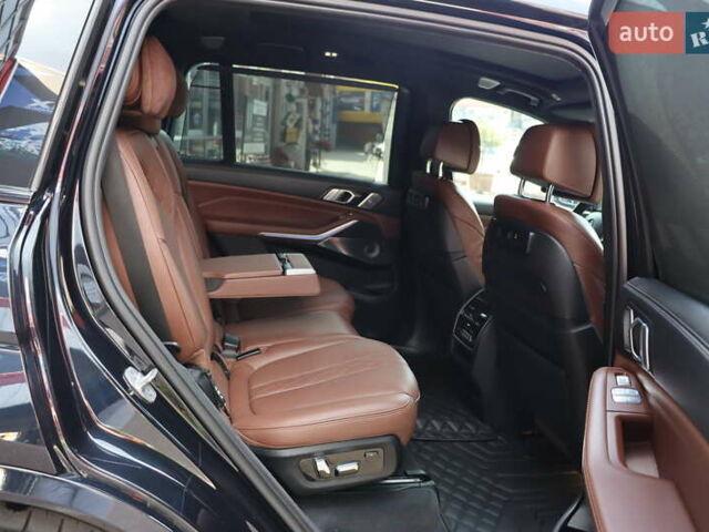 Черный БМВ X7, объемом двигателя 3 л и пробегом 115 тыс. км за 77900 $, фото 50 на Automoto.ua