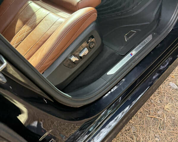 Черный БМВ X7, объемом двигателя 3 л и пробегом 95 тыс. км за 69000 $, фото 6 на Automoto.ua