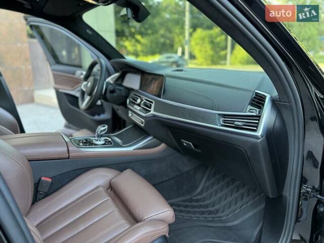 Черный БМВ X7, объемом двигателя 3 л и пробегом 59 тыс. км за 74900 $, фото 39 на Automoto.ua