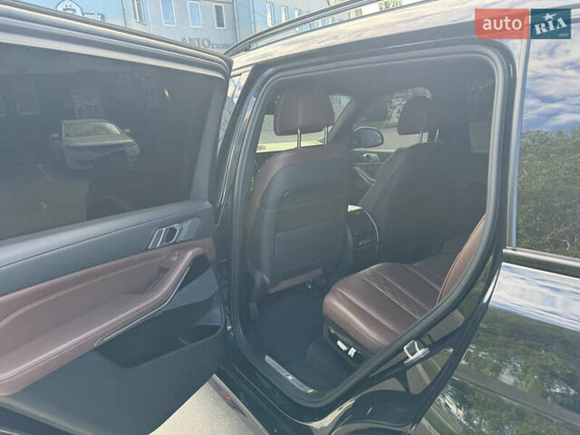 Черный БМВ X7, объемом двигателя 4.39 л и пробегом 223 тыс. км за 59500 $, фото 22 на Automoto.ua