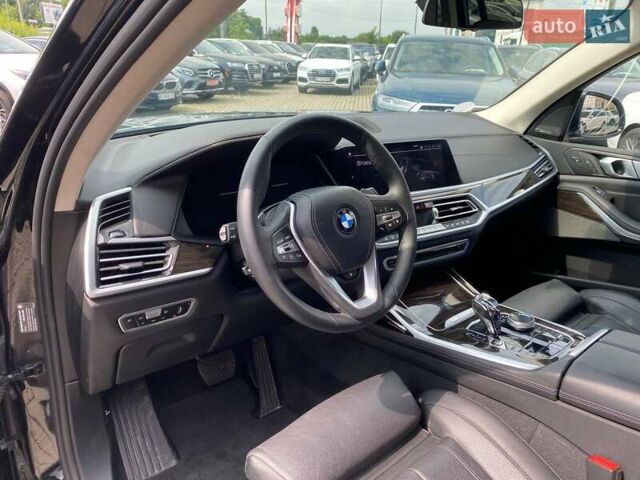 Черный БМВ X7, объемом двигателя 3 л и пробегом 37 тыс. км за 57900 $, фото 10 на Automoto.ua