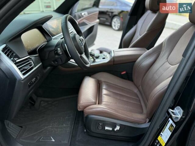Черный БМВ X7, объемом двигателя 3 л и пробегом 59 тыс. км за 74900 $, фото 24 на Automoto.ua