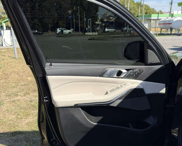 Черный БМВ X7, объемом двигателя 3 л и пробегом 180 тыс. км за 56000 $, фото 8 на Automoto.ua