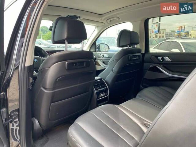 Черный БМВ X7, объемом двигателя 3 л и пробегом 37 тыс. км за 57900 $, фото 25 на Automoto.ua