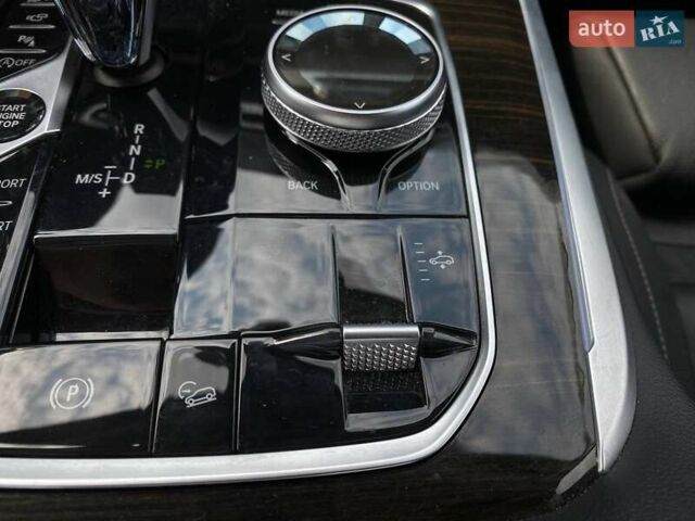 Черный БМВ X7, объемом двигателя 3 л и пробегом 37 тыс. км за 57900 $, фото 19 на Automoto.ua