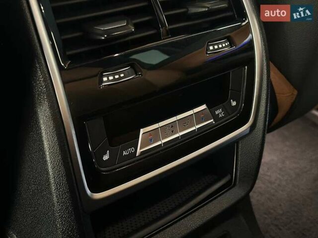Чорний БМВ X7, об'ємом двигуна 4.39 л та пробігом 129 тис. км за 60990 $, фото 32 на Automoto.ua