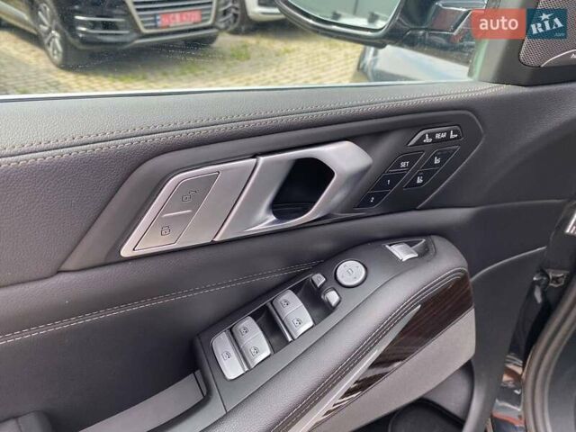 Черный БМВ X7, объемом двигателя 3 л и пробегом 37 тыс. км за 57900 $, фото 11 на Automoto.ua