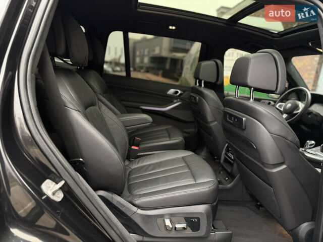 Черный БМВ X7, объемом двигателя 3 л и пробегом 115 тыс. км за 58000 $, фото 25 на Automoto.ua