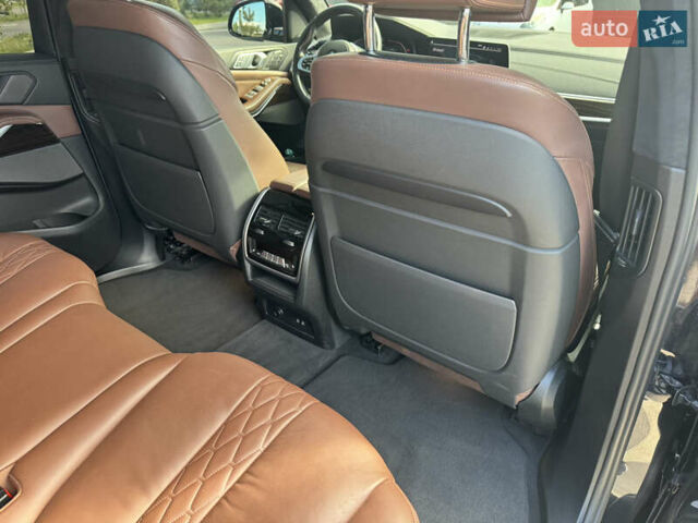 Черный БМВ X7, объемом двигателя 4.39 л и пробегом 223 тыс. км за 59500 $, фото 18 на Automoto.ua