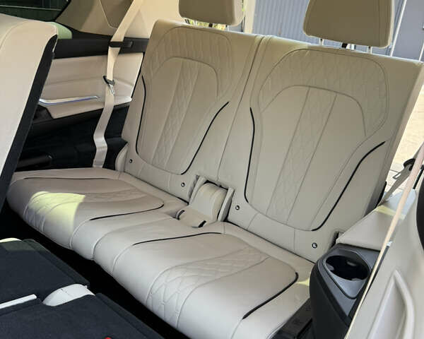 Черный БМВ X7, объемом двигателя 3 л и пробегом 180 тыс. км за 56000 $, фото 27 на Automoto.ua