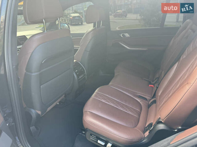 Черный БМВ X7, объемом двигателя 4.39 л и пробегом 223 тыс. км за 59500 $, фото 23 на Automoto.ua