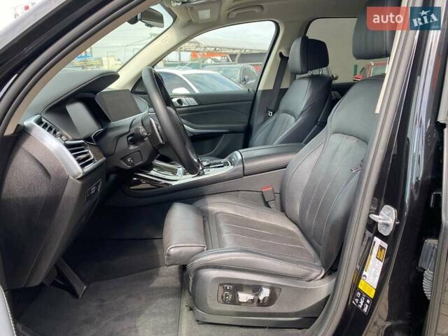 Черный БМВ X7, объемом двигателя 3 л и пробегом 37 тыс. км за 57900 $, фото 21 на Automoto.ua