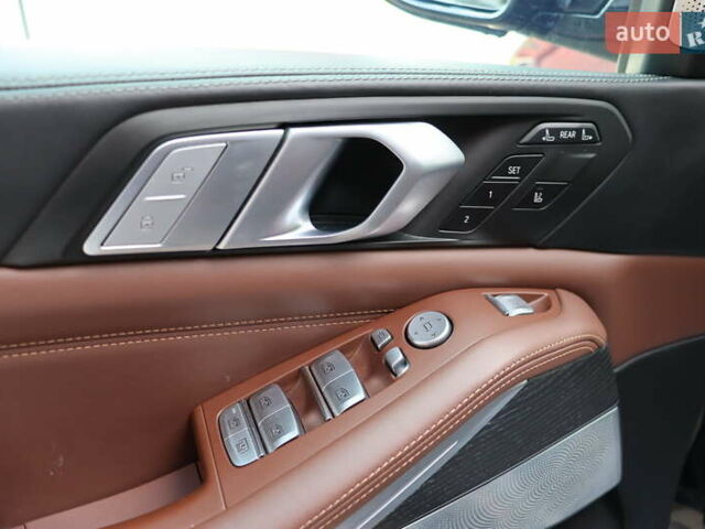 Черный БМВ X7, объемом двигателя 3 л и пробегом 115 тыс. км за 77900 $, фото 12 на Automoto.ua