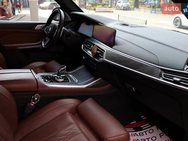 Черный БМВ X7, объемом двигателя 3 л и пробегом 115 тыс. км за 77900 $, фото 55 на Automoto.ua