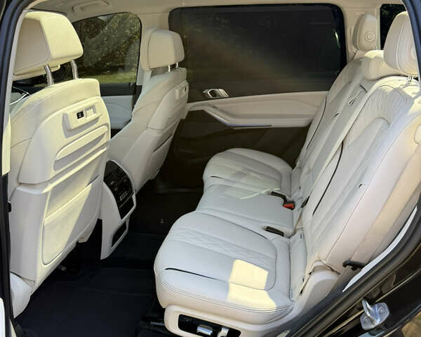 Черный БМВ X7, объемом двигателя 3 л и пробегом 180 тыс. км за 56000 $, фото 28 на Automoto.ua