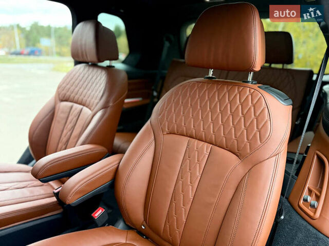 Черный БМВ X7, объемом двигателя 4.39 л и пробегом 102 тыс. км за 78500 $, фото 79 на Automoto.ua