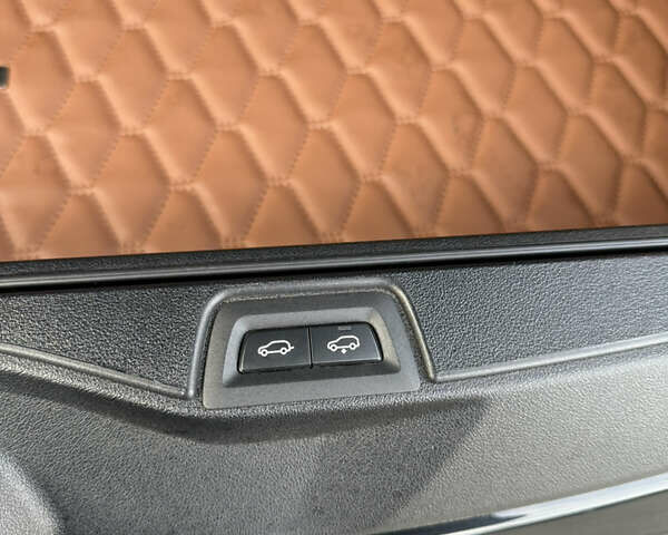 Черный БМВ X7, объемом двигателя 4.39 л и пробегом 107 тыс. км за 70600 $, фото 18 на Automoto.ua