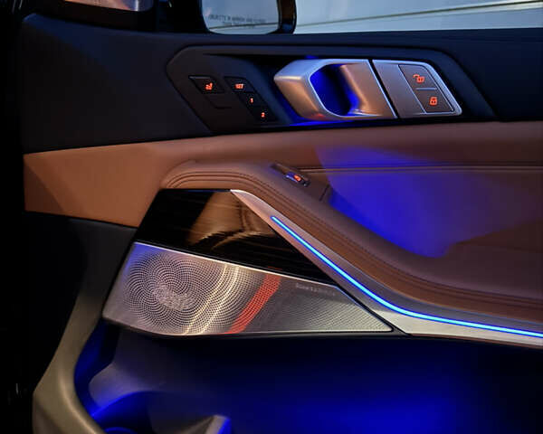 Черный БМВ X7, объемом двигателя 4.39 л и пробегом 118 тыс. км за 75000 $, фото 42 на Automoto.ua