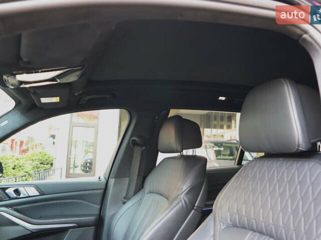 Черный БМВ X7, объемом двигателя 3 л и пробегом 164 тыс. км за 74900 $, фото 19 на Automoto.ua