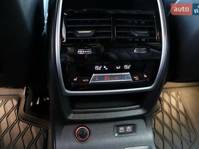 Черный БМВ X7, объемом двигателя 3 л и пробегом 164 тыс. км за 74900 $, фото 43 на Automoto.ua