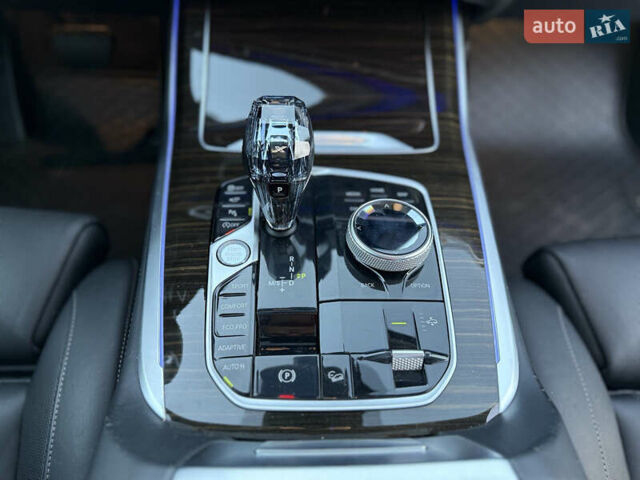 Черный БМВ X7, объемом двигателя 3 л и пробегом 195 тыс. км за 53300 $, фото 65 на Automoto.ua