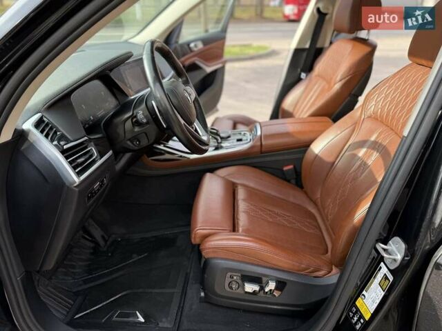 Черный БМВ X7, объемом двигателя 3 л и пробегом 43 тыс. км за 72900 $, фото 22 на Automoto.ua
