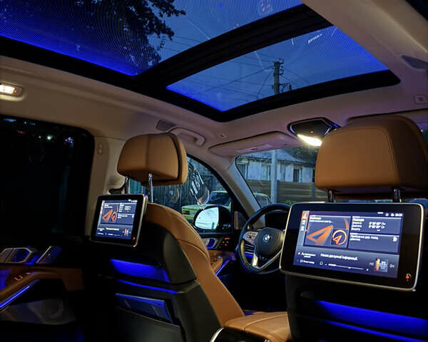 Черный БМВ X7, объемом двигателя 4.39 л и пробегом 118 тыс. км за 75000 $, фото 54 на Automoto.ua