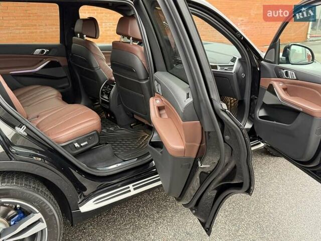 Черный БМВ X7, объемом двигателя 2.99 л и пробегом 124 тыс. км за 74900 $, фото 52 на Automoto.ua