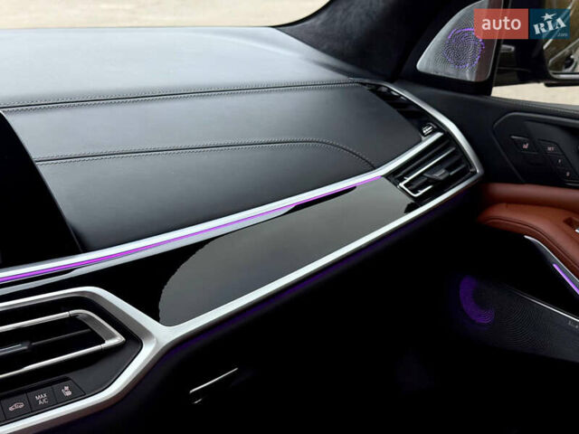 Черный БМВ X7, объемом двигателя 4.39 л и пробегом 102 тыс. км за 78500 $, фото 101 на Automoto.ua