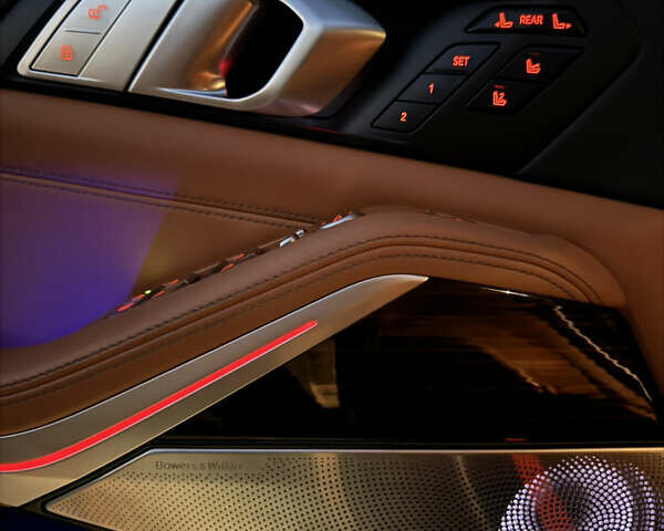 Черный БМВ X7, объемом двигателя 4.39 л и пробегом 118 тыс. км за 75000 $, фото 34 на Automoto.ua