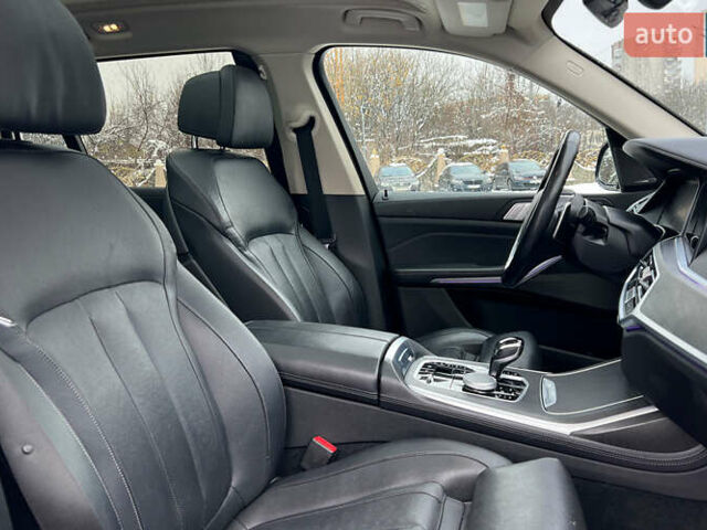 Черный БМВ X7, объемом двигателя 3 л и пробегом 137 тыс. км за 63999 $, фото 24 на Automoto.ua