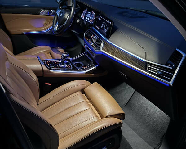 Черный БМВ X7, объемом двигателя 4.39 л и пробегом 118 тыс. км за 75000 $, фото 44 на Automoto.ua