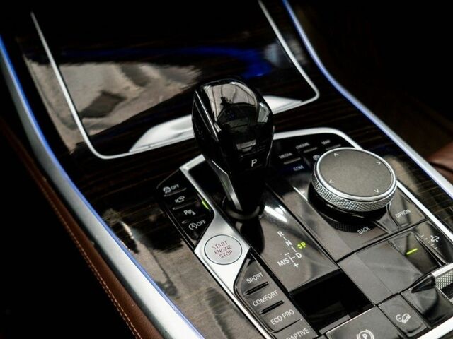 Черный БМВ X7, объемом двигателя 3 л и пробегом 32 тыс. км за 60000 $, фото 11 на Automoto.ua