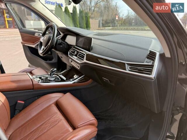Черный БМВ X7, объемом двигателя 3 л и пробегом 43 тыс. км за 72900 $, фото 40 на Automoto.ua