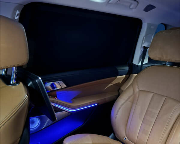 Черный БМВ X7, объемом двигателя 4.39 л и пробегом 118 тыс. км за 75000 $, фото 23 на Automoto.ua